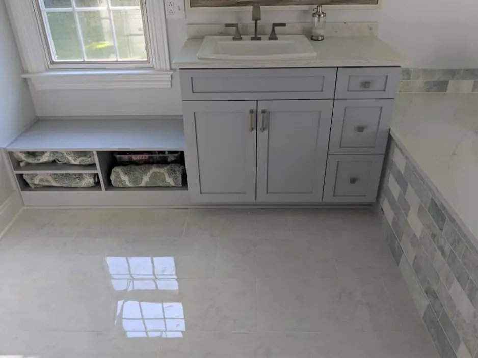 BATHROOM – RUSSELL TOWNSHIP, OH — photo 2