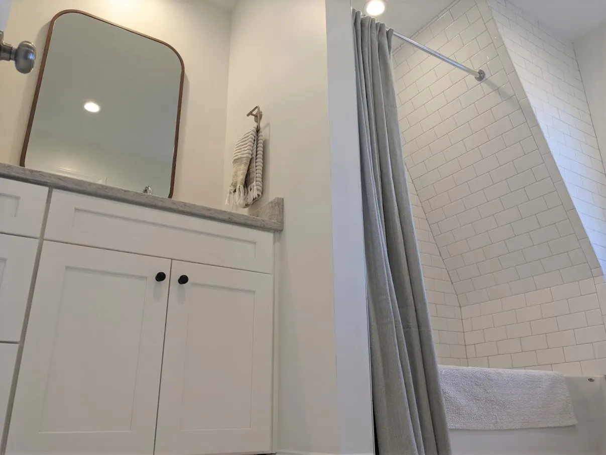 Bathroom – Lakewood, OH — photo 2