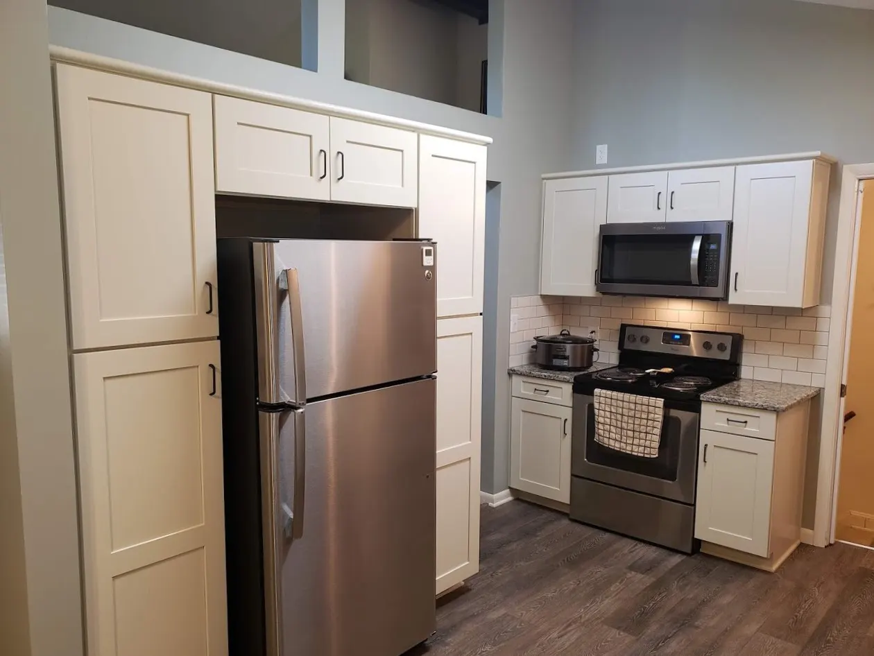 Kitchen – Olmsted Falls, OH — photo 2
