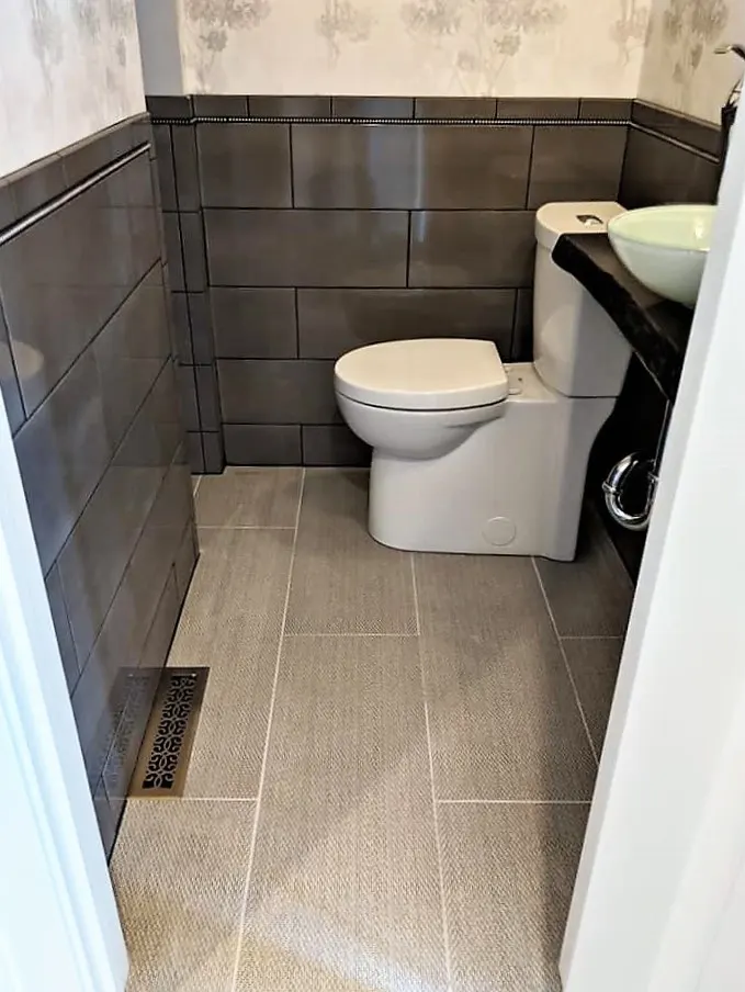 HALF BATHROOM – ROCKY RIVER, OH — photo 2