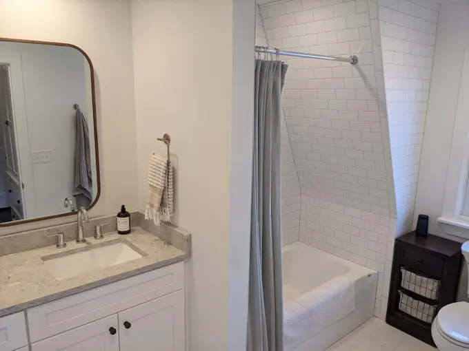 Bathroom – Lakewood, OH