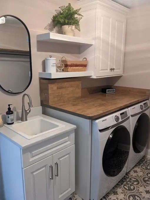 Laundry Room – Olmsted Falls, OH